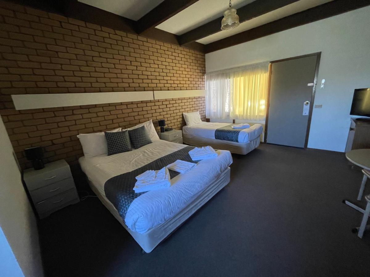 Shepparton Motor Inn Tudor House Motel Экстерьер фото