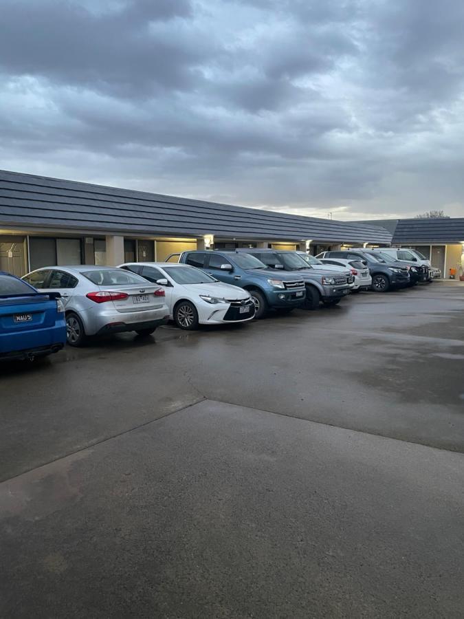 Shepparton Motor Inn Tudor House Motel Экстерьер фото