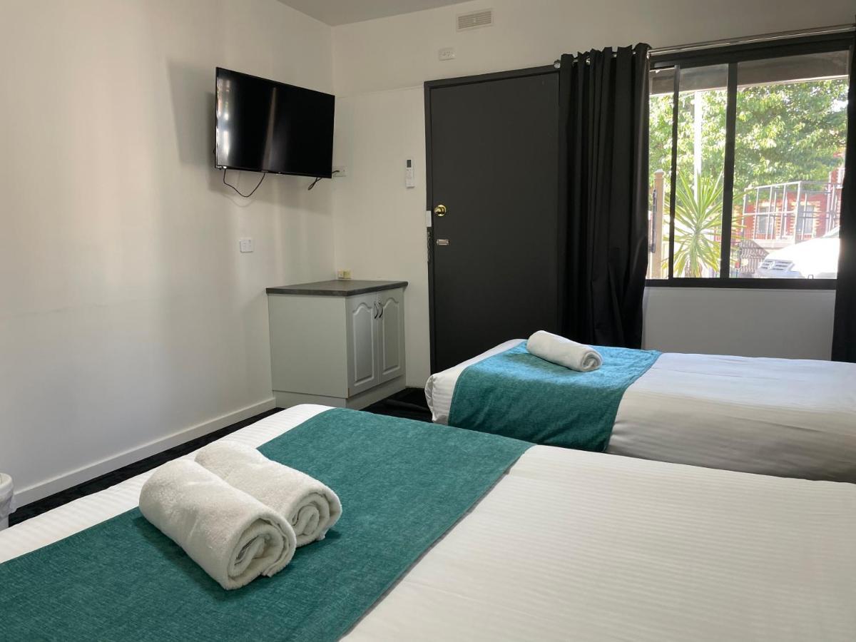 Shepparton Motor Inn Tudor House Motel Экстерьер фото
