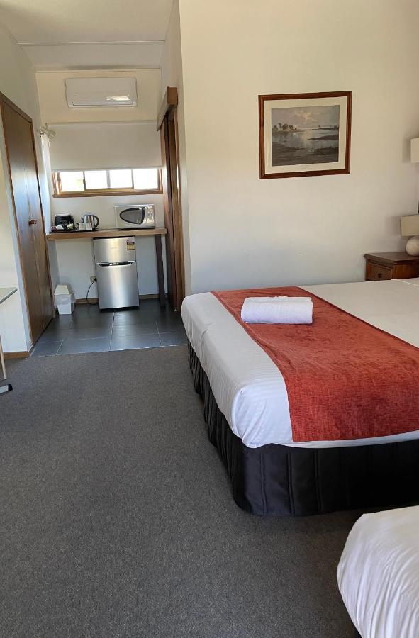 Shepparton Motor Inn Tudor House Motel Экстерьер фото