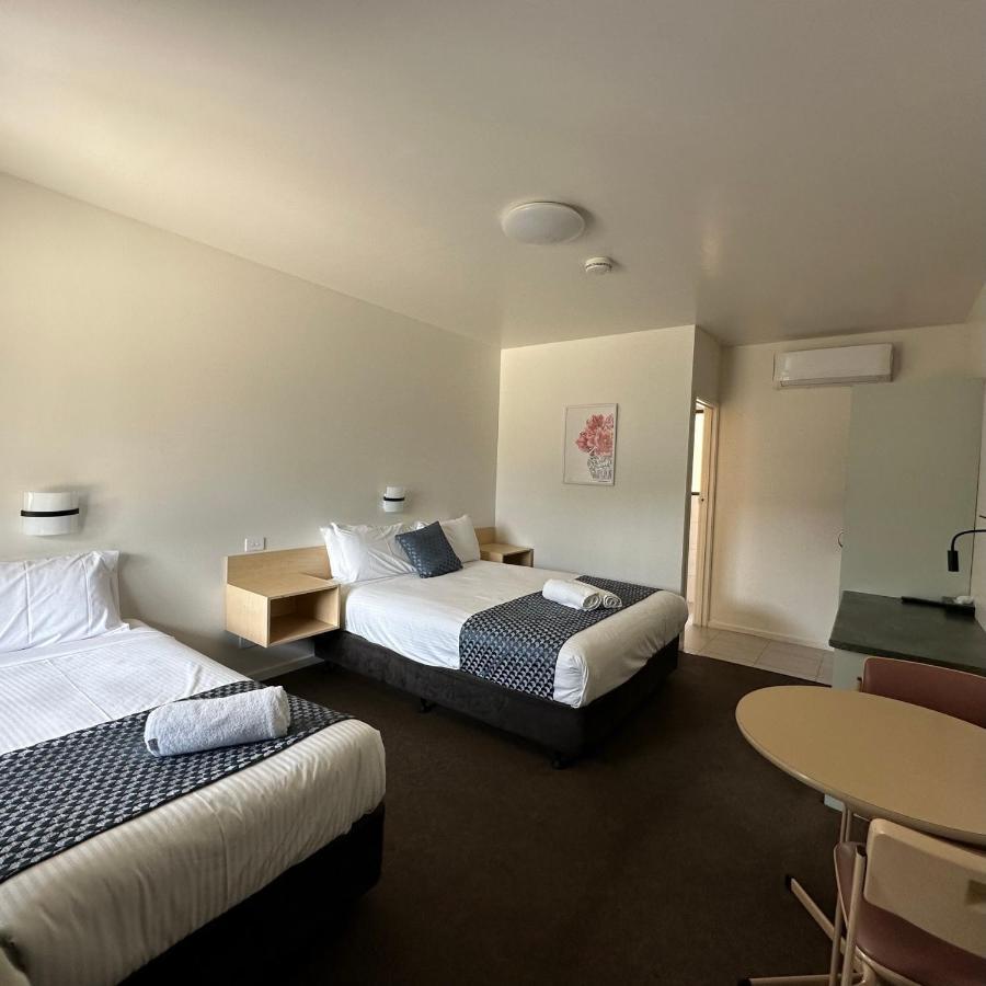 Shepparton Motor Inn Tudor House Motel Экстерьер фото