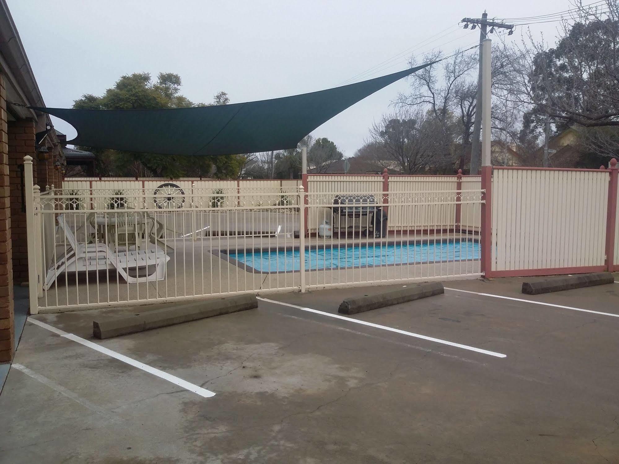 Shepparton Motor Inn Tudor House Motel Экстерьер фото