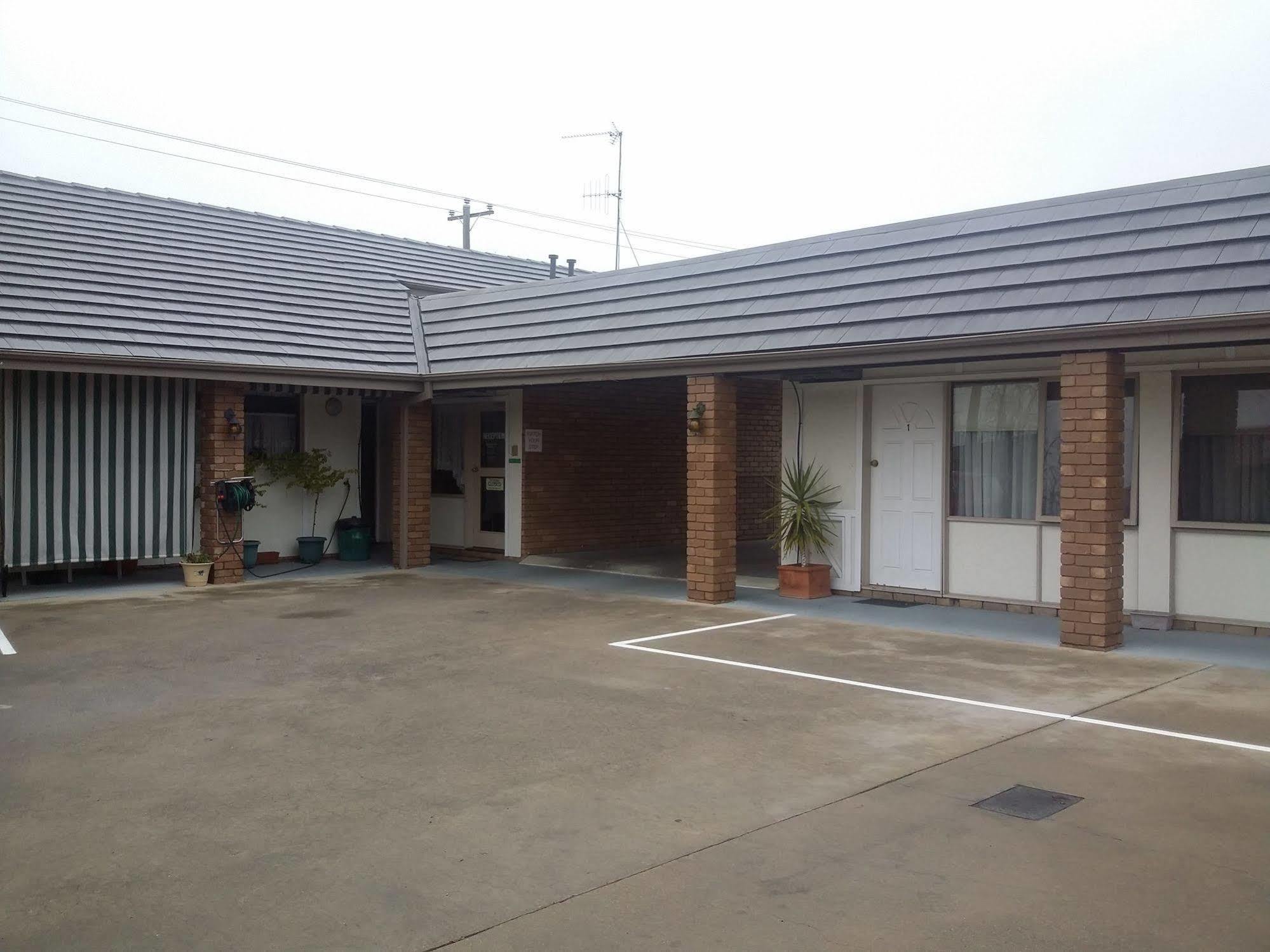 Shepparton Motor Inn Tudor House Motel Экстерьер фото