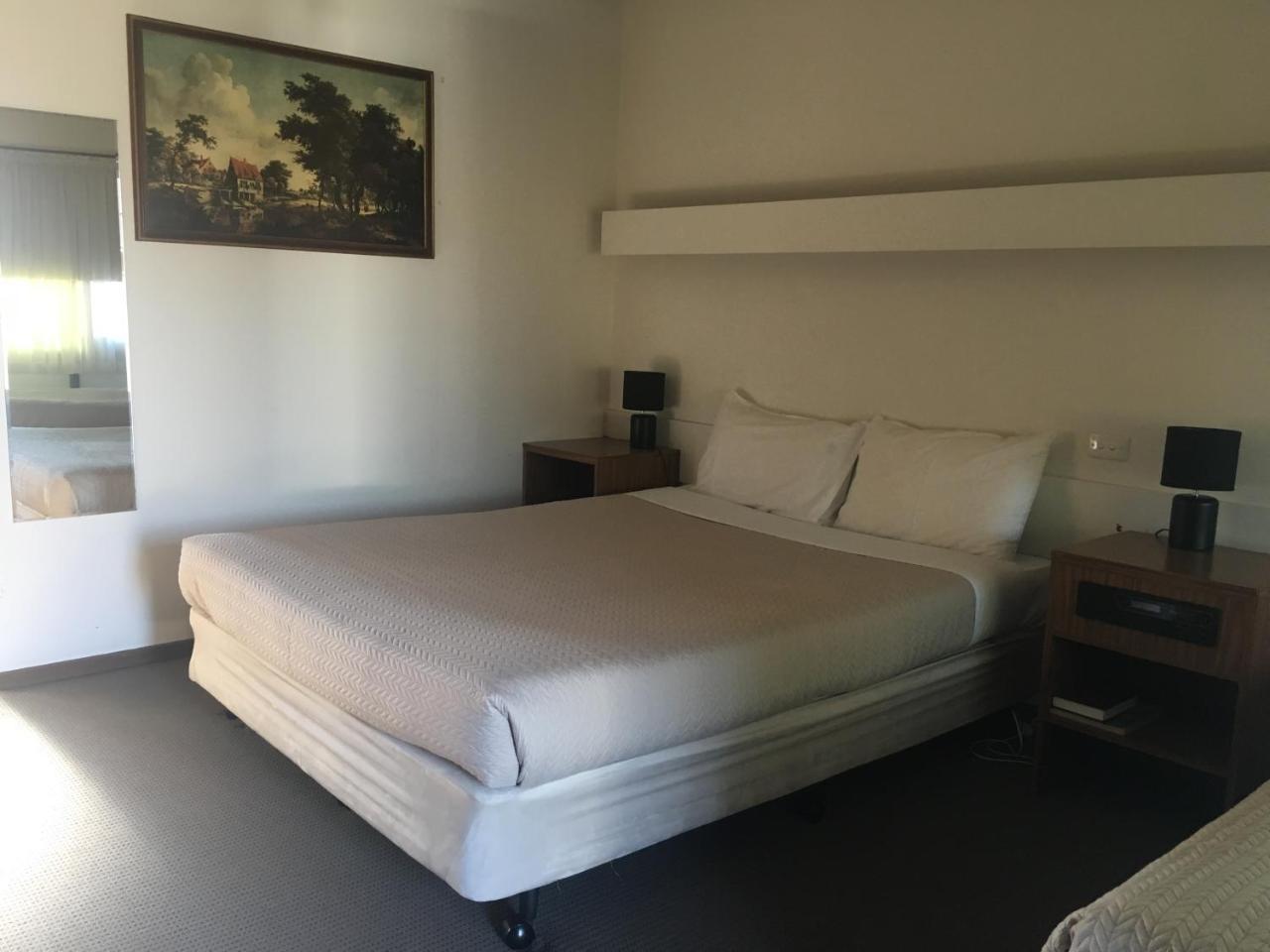 Shepparton Motor Inn Tudor House Motel Экстерьер фото
